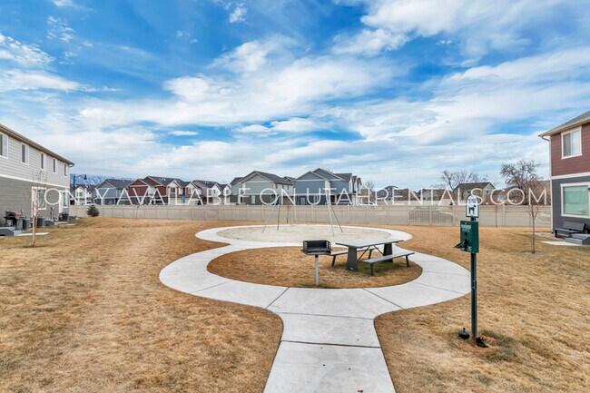 Foto del edificio - 183 E River Bnd St