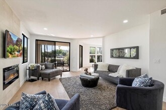 Building Photo - 7700 E Gainey Ranch Rd