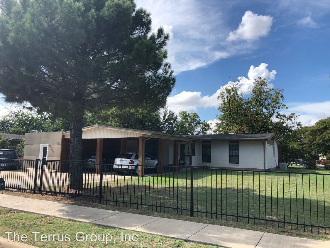 Building Photo - 2959 Seymour Dr