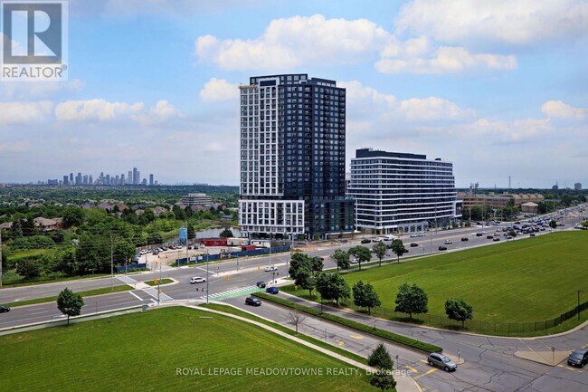 Photo du bâtiment - 2495-2495 Eglinton Ave W