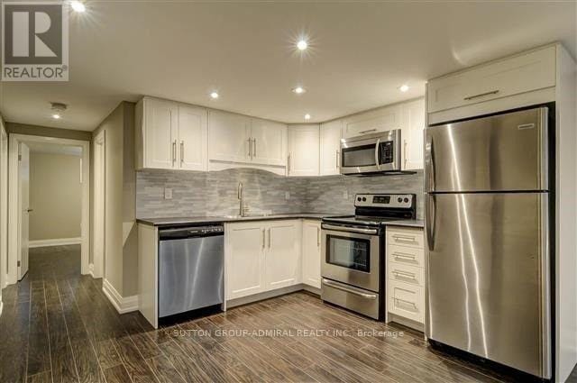 Building Photo - 830 Zator Ave