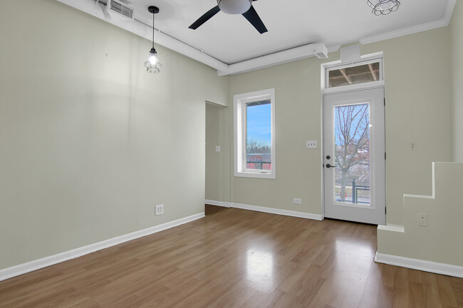 Foto del edificio - 2740 S Troy St