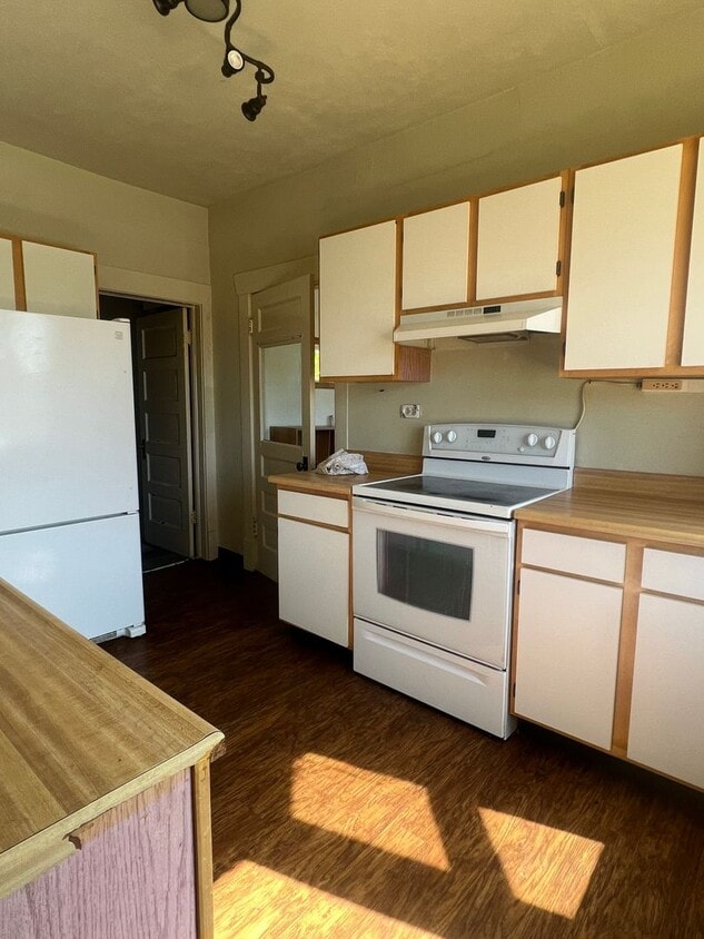 Building Photo - Charming 2 bed 1 Bath home