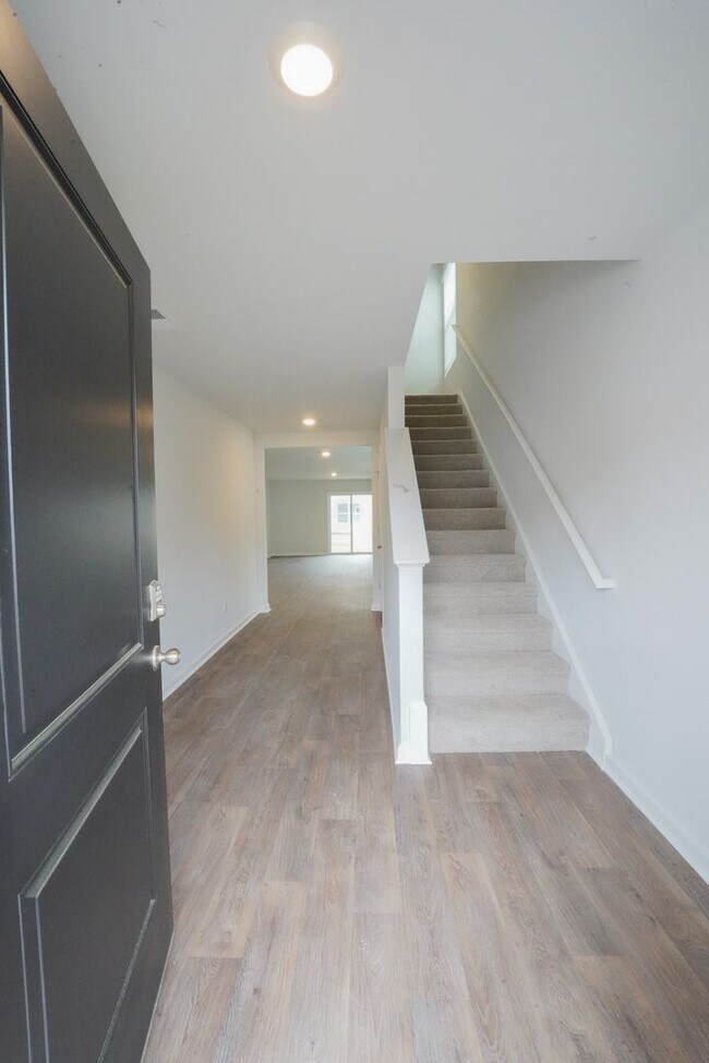 Foto del edificio - Available Soon!