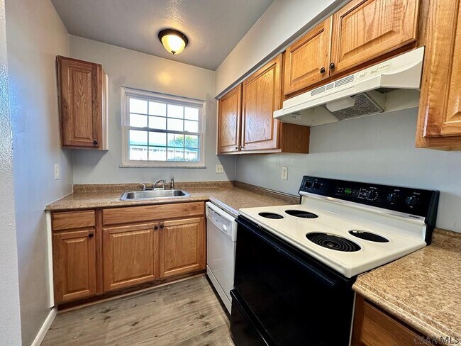 Foto del edificio - 1030 Tener St