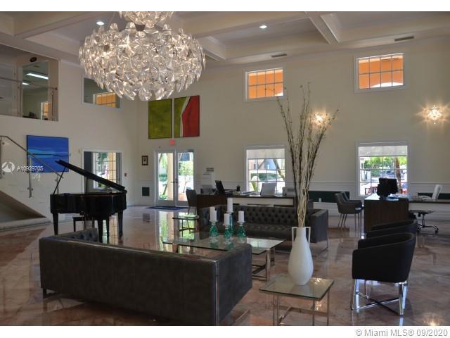 Building Photo - 9601 Fontainebleau Blvd