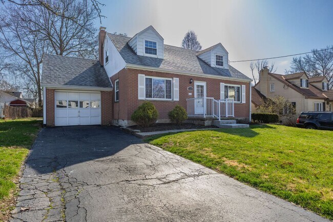 Building Photo - MADERIA- Charming 3 Bed Cape Cod w 1 car g...