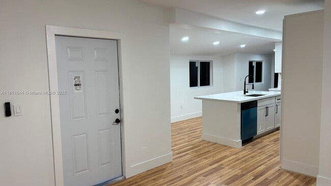 Foto del edificio - 4147 NW 23rd Ct