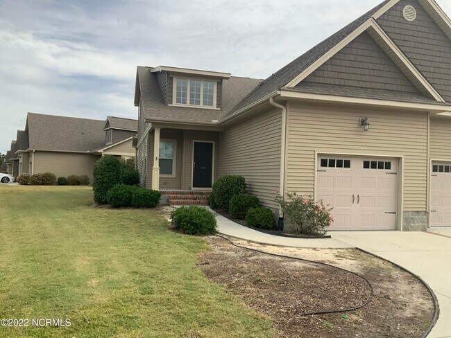 Building Photo - 135 Cypress Cir