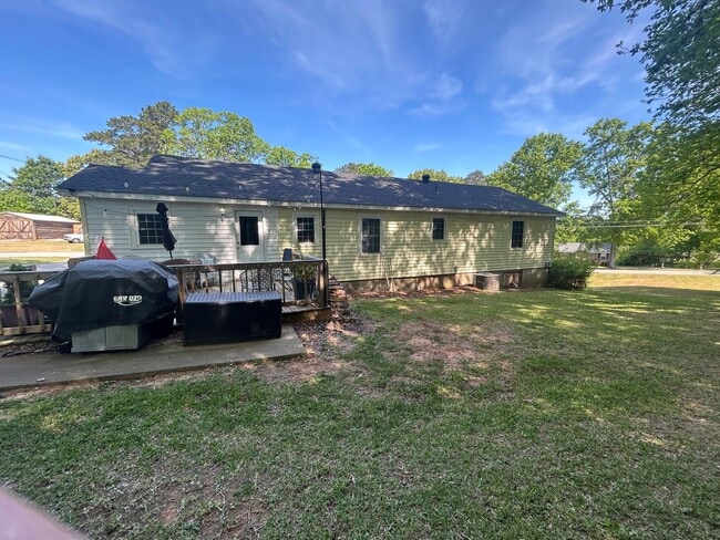 Building Photo - 110 Martin St