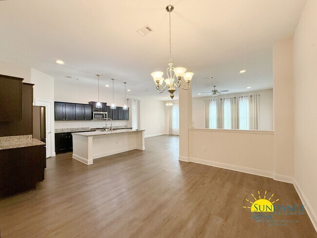 Foto del edificio - Spacious 4 Bedroom Home in Crestview’s Brooke Estates!