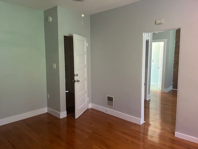 Building Photo - 721 Chislett St