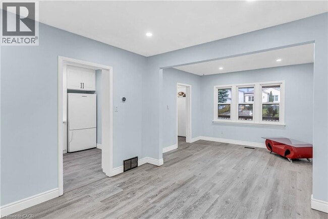 Photo du bâtiment - 392 Victoria St S