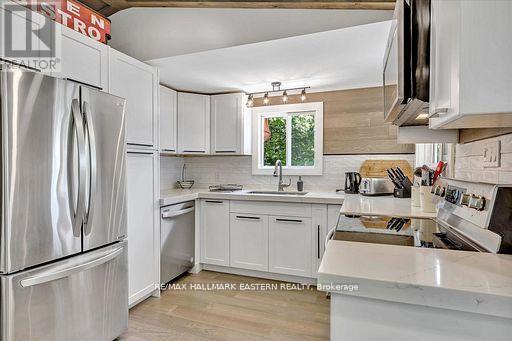 Photo du bâtiment - 504 Pine Point Ln