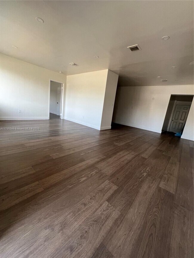 Foto del edificio - 770 NW 179th St