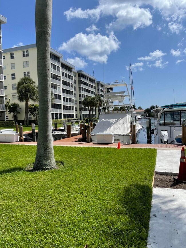 Building Photo - 1 Harbourside Dr