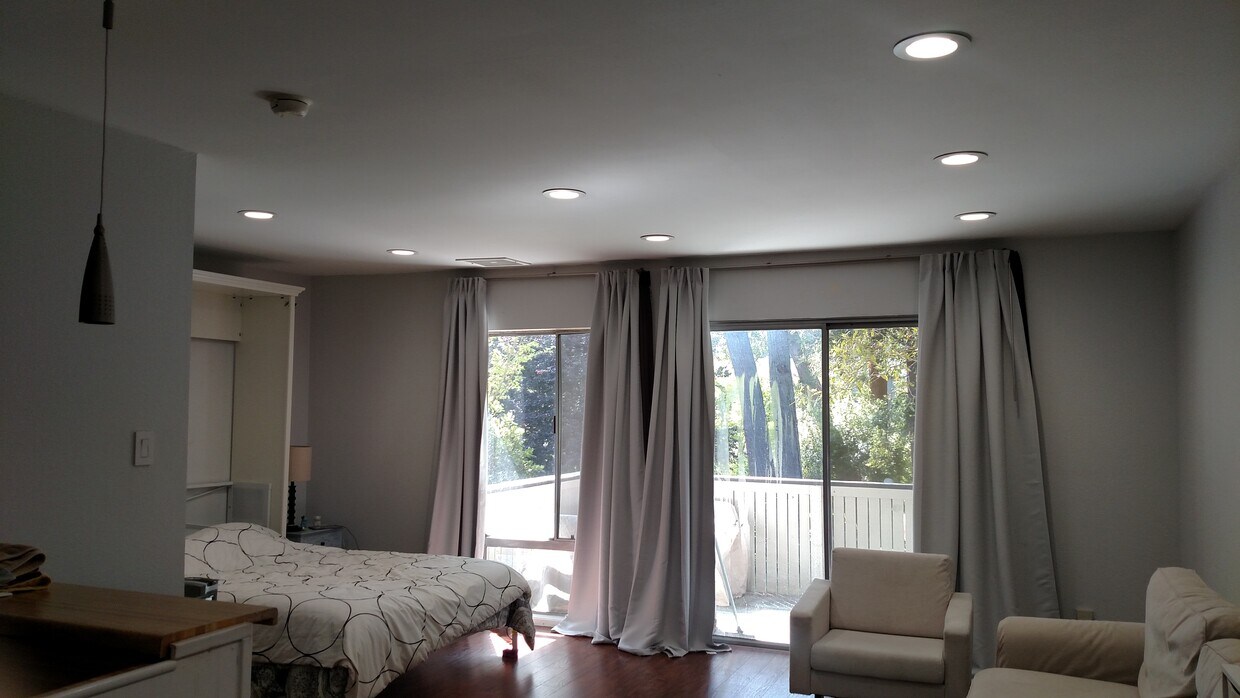 Main room - 145 Piccadilly Pl