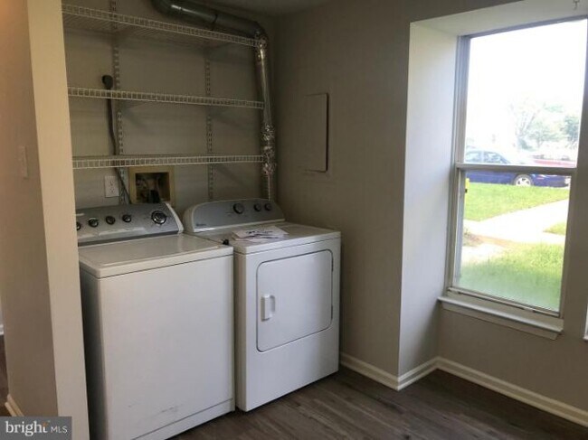 Foto del edificio - 532 Riggs Ct