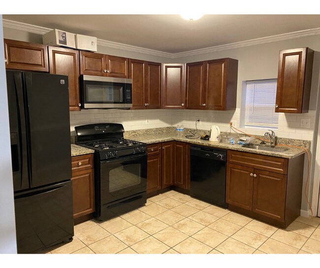 Building Photo - 15 Village Rd