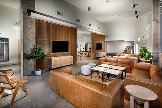 Building Photo - Be DTLA