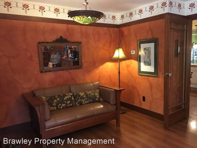 Foto del edificio - 3 br, 2 bath House - 1044 E. Chris Ln