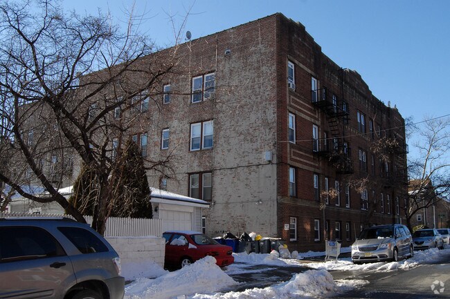 Building Photo - 32-38 Beech St