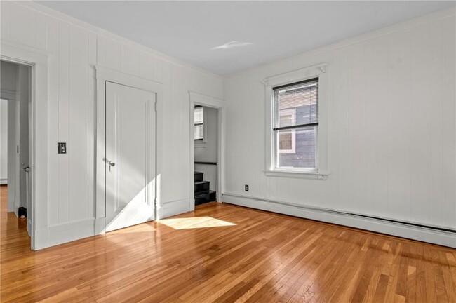 Building Photo - 437 Charles St