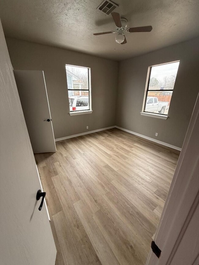 Building Photo - 2 Bedroom 1 Bathroom Home For Lease