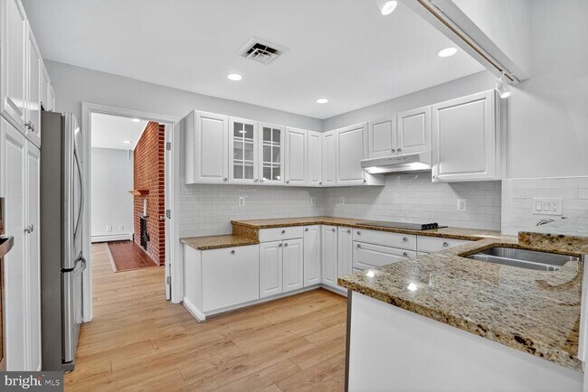 Foto del edificio - 7141 Oak Ridge Rd
