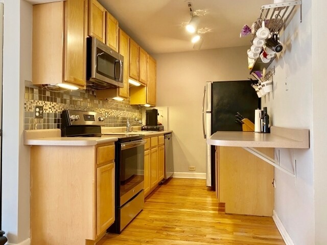 Foto del edificio - 526 W Roscoe St