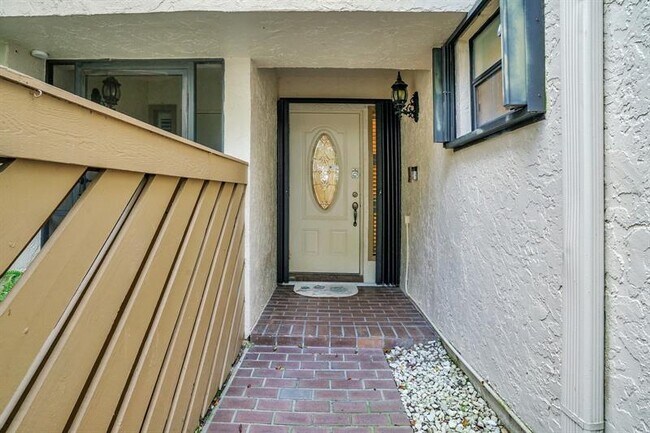 Building Photo - 6012 Glendale Dr