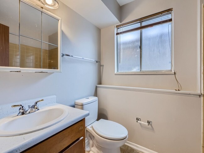 Building Photo - 515 Sunset Rd