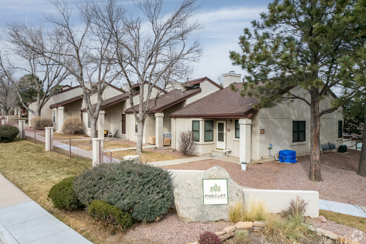 Primary Photo - Pinecliff Townhomes