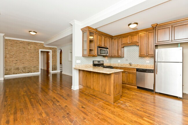 Building Photo - 4836 N Paulina St