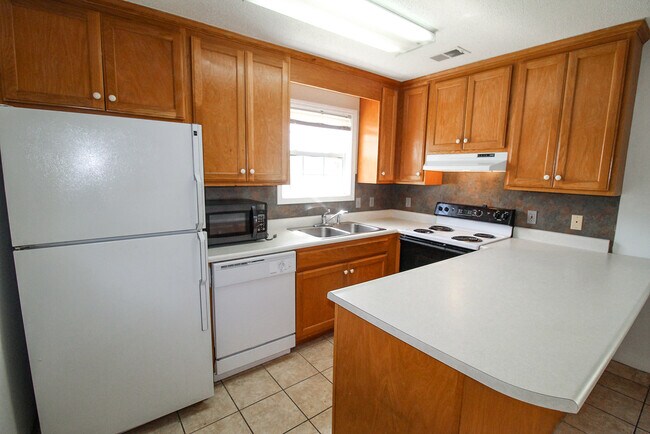 Building Photo - 698 Shaw Rd