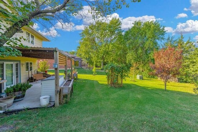 Building Photo - Large Family home in Chelsea Est. just SW ...