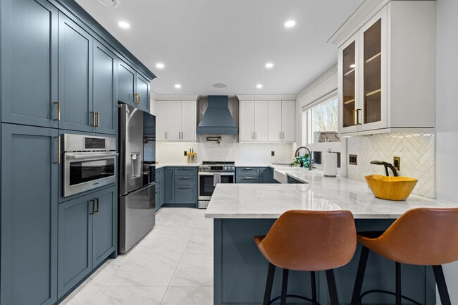 Building Photo - 313 Lemarchant Rd