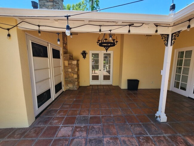 Building Photo - **COMING SOON**!! Gorgeous 3 beds | 4 bath...
