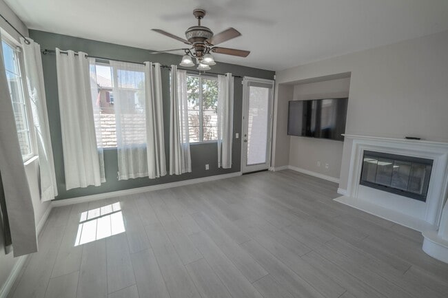 Building Photo - COMING SOON! Charming 3-Bedroom Townhome w...