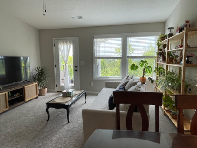Foto del edificio - 5175 Hazeltine Ln