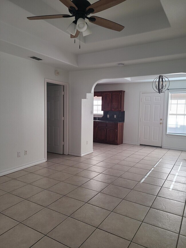 Building Photo - 2708 Presidio Dr