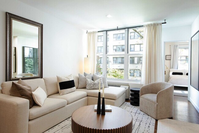 Foto del edificio - 323 E 51st St