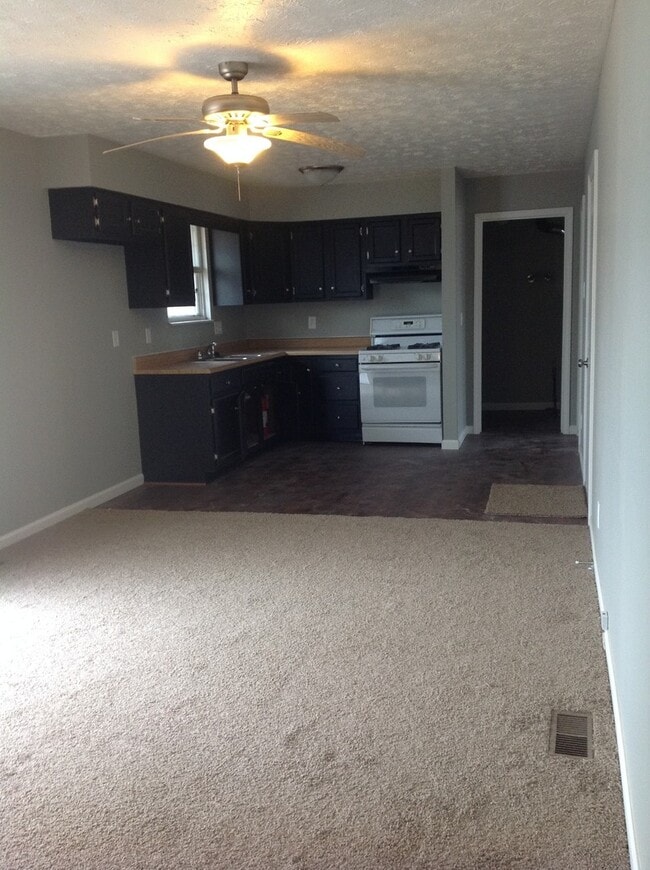 Photo - Southside 3 Bedroom with Fenced Yard! House