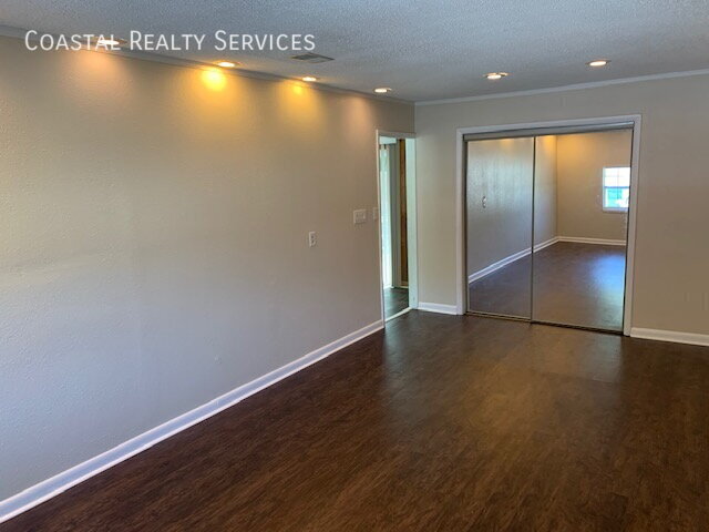 Building Photo - 708 Meadow Ct