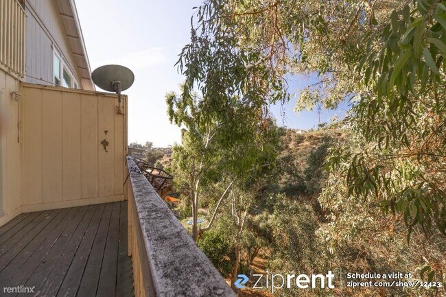 Building Photo - 3 br, 2 bath Townhome - 2626 46th St, San ...