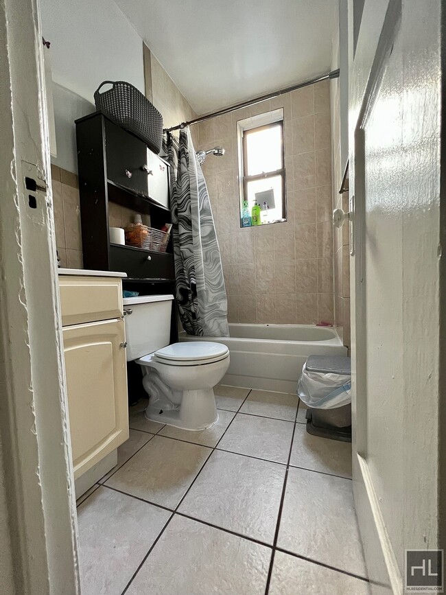 Building Photo - 30 AVENUE - 1BR - ASTORIA, QUEENS