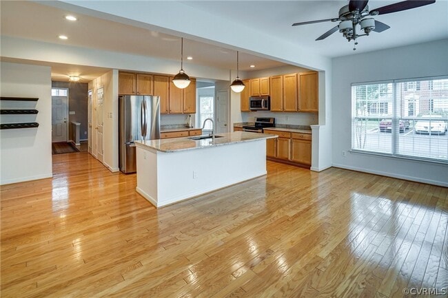 Upgraded modern kitchen - 1649 New Haven Pl