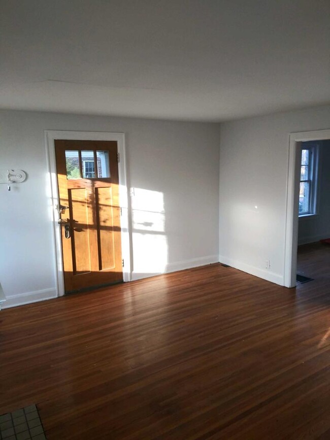 Living room - 1614 Andover Rd