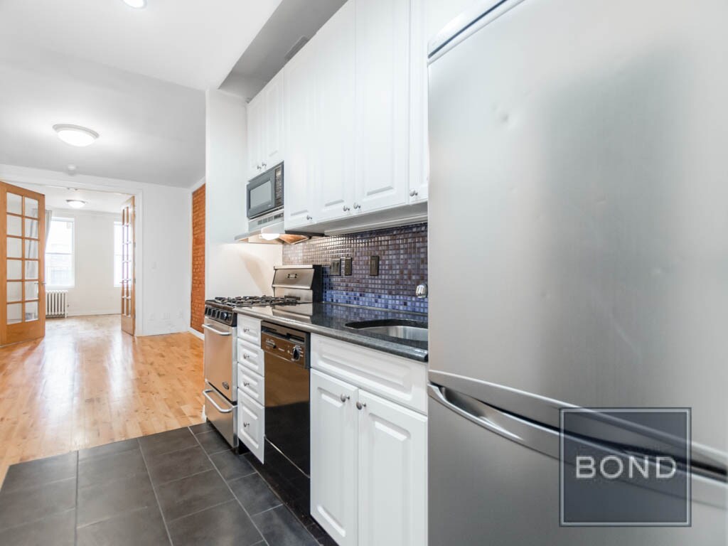Foto principal - 306 E 49th St