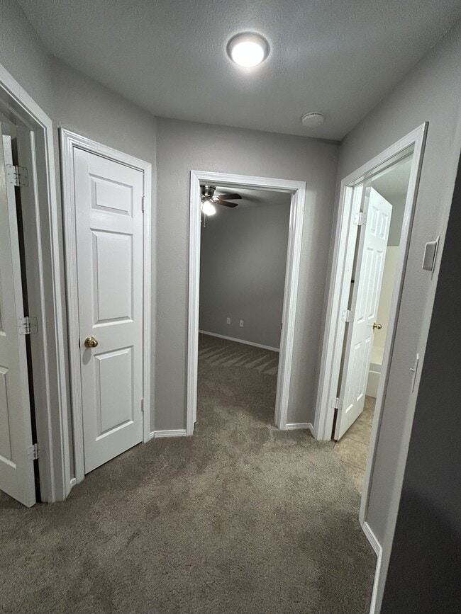 Foto del edificio - 324 Grant Springs Dr